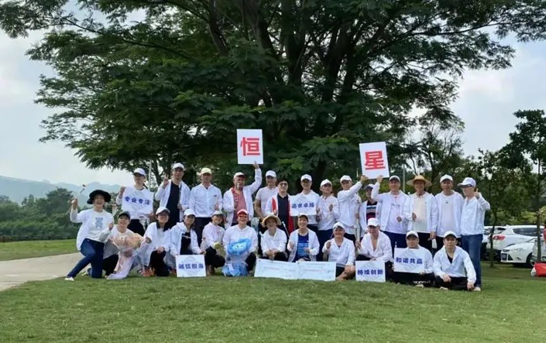 耐高溫線廠恒星傳導(dǎo)拓展活動(dòng)合影