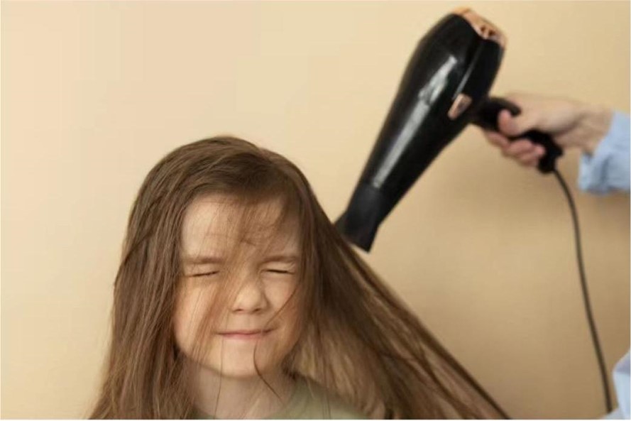 負(fù)離子電吹風(fēng)采用氟塑耐溫電線